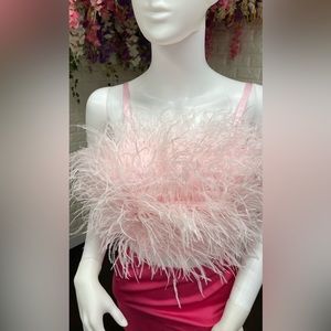 Feathers top with big detachable bow!